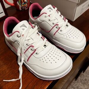 NIB BeLenka Barebarics sneakers size 38 white and pink